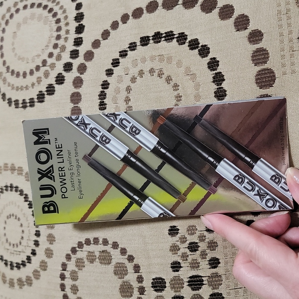 Buxom Power Lone Lasting Eyeliner in LBD 0.10g